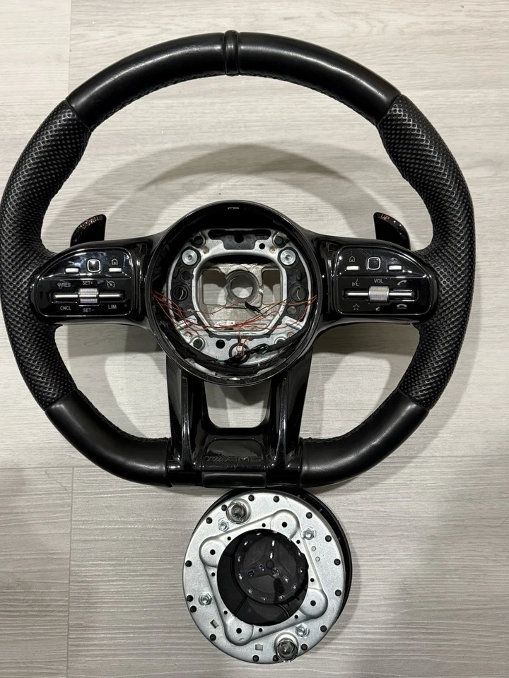 steering wheel  AMG - Image 2 of 4