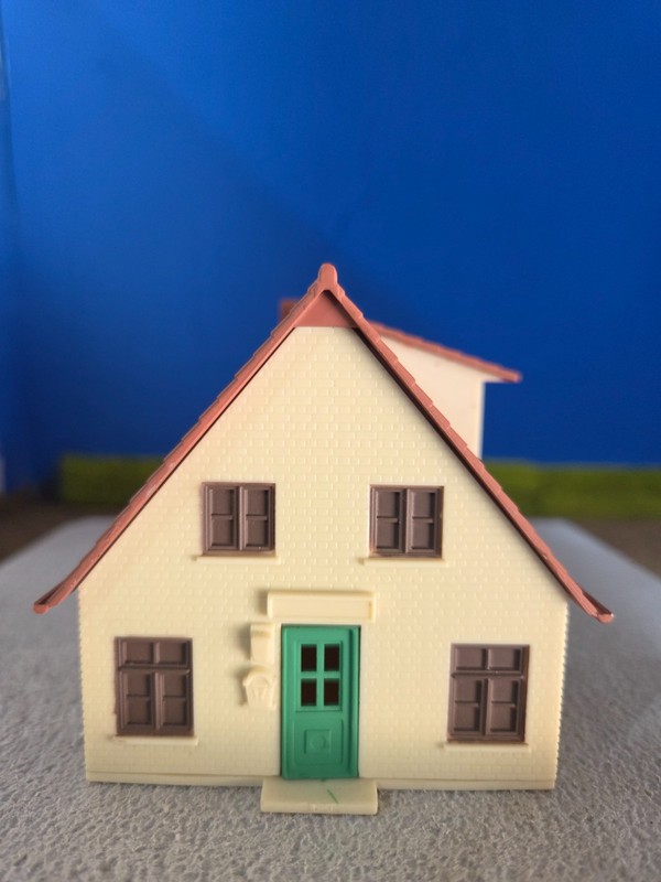 HO 2 STORY COLONIAL HOUSE H 23