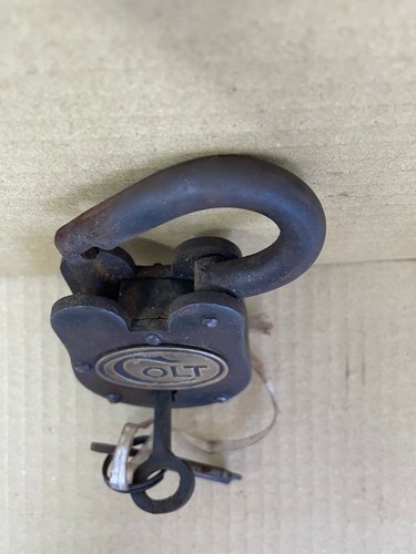 Colt Firearms Logo Padlock, Cast Iron Lock, Antique Finish with 2 Keys - Picture 6 of 6
