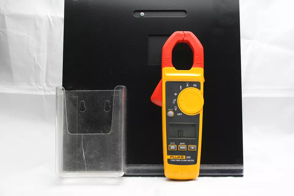 Fluke 325 True RMS AC DC Current and Voltage Tester Capacitance Clamp Frequency - Image 3 of 3