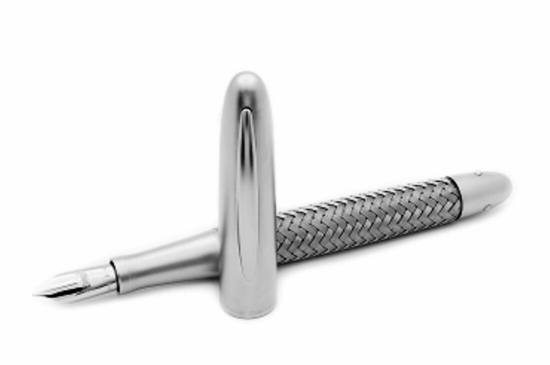 Porsche Design P3100 Tec Flex Steel Fountain Pen 18k Medium Nib