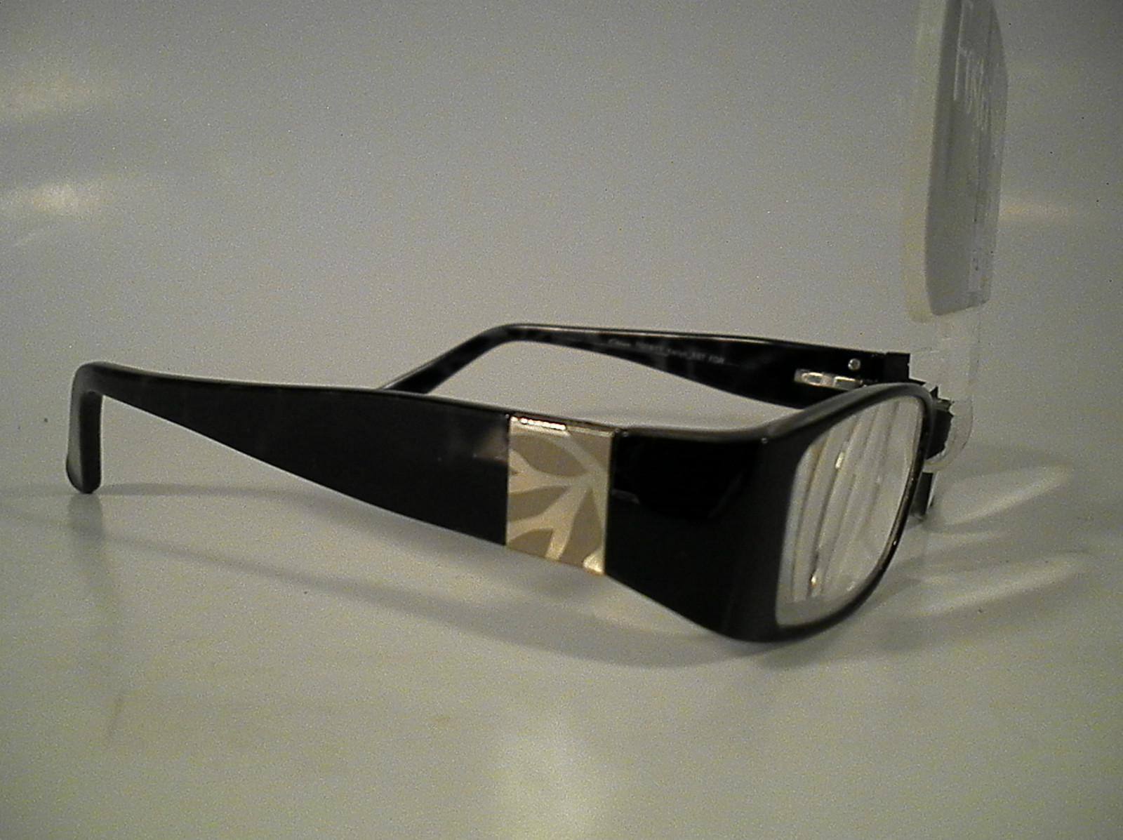 Stylish Foster Grant Kailyn Black Reading Glasses for Women 20-B-image