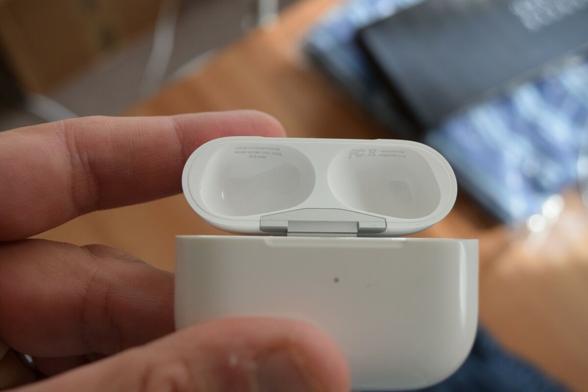 Apple AirPods Pro Wireless Headphones with Charging Case Apple AirPods Pro Wireless Headphones with Charging Case