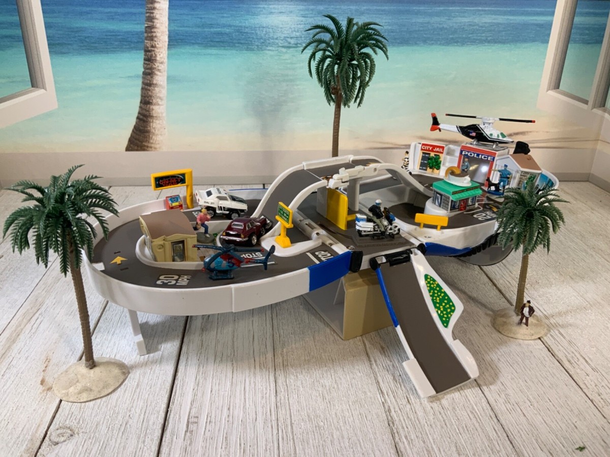 Micro Machines COMPLETE - Officer's Speed Trap Police Micro