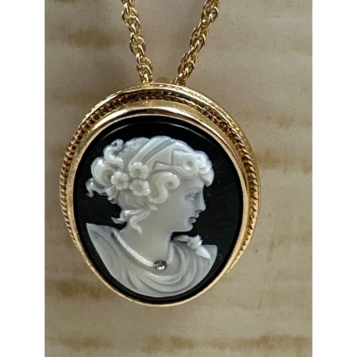 Vintage avon hotsell cameo necklace