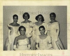 1994 Press Photo Attendees at a Bachelor Club party - nob86929