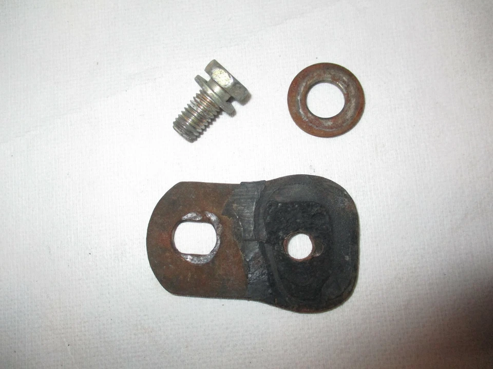 Tab on Frame Above Motor part # not available 1982 Yamaha YZ490 82 YZ 490 Foto 2 de 4