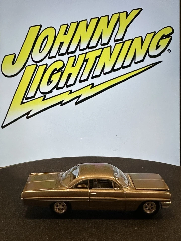 Pontiac Catalina 1961 Johnny Lightning Foto 3 de 4