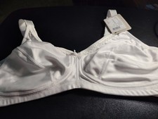 AMOENA 2004 RITA SB POST SURGERY MASTECTOMY WIRE FREE BRA White 44A