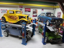 Diorama Hebebühne 1:18 Modelle 4 Säulen Modellbau diverse Farben Werkstatt Model