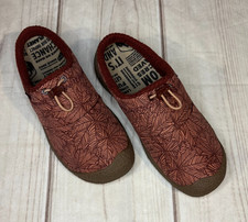 NWOB Keen Howser III Slide Slipper Womens 6 Andorra Leaf Red Quilted Cozy Shoes