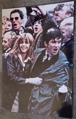 phil daniels leslie ash celebriert während einer filmszene signiert 12x8 Foto