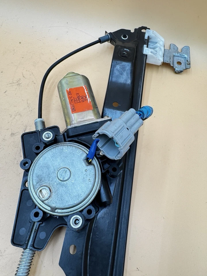 2004 -2005 Nissan Titan Power Window Regulator and Motor Passenger Front OEM - Image 4 of 4