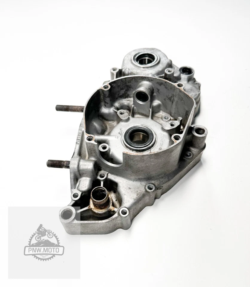 1997 铃木 RM250 Rm 250 原始设备制造商左曲柄箱曲柄箱 — 第 3/4 张图片