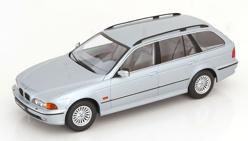BMW 5ER SERIE 5 E39 TOURING PLATA 1998 TRIPLE9 T9-1800390 1:18 LHD ESTATE - Imagen 3 de 3