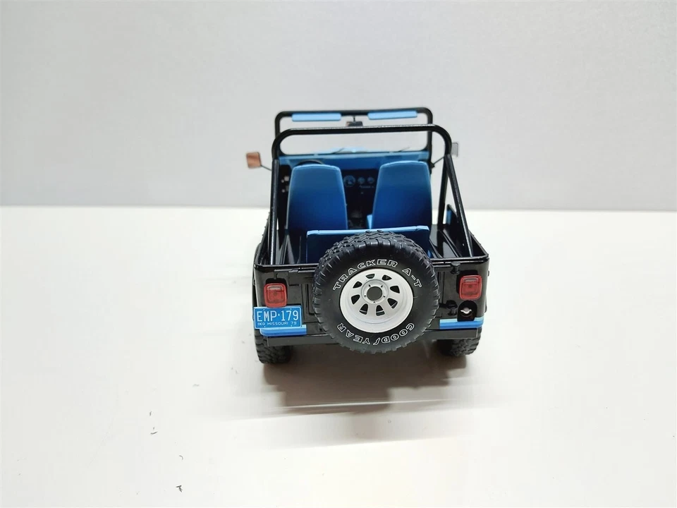Jeep CJ-7 Renegade Nero del 1976 - 1/18 MCG - Immagine 4 di 4