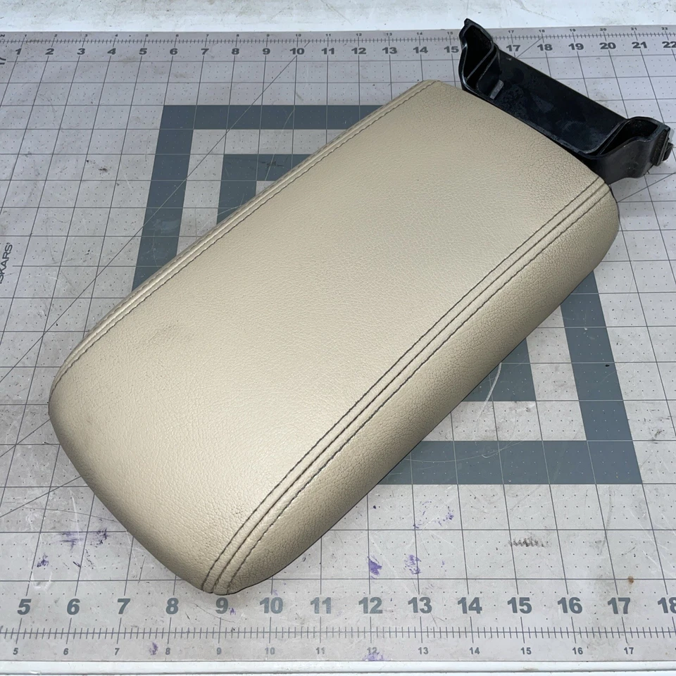 2002 2009 GMC Envoy Chevrolet Trailblazer console central tampa da porta apoio de braço TAN - Imagem 2 de 4