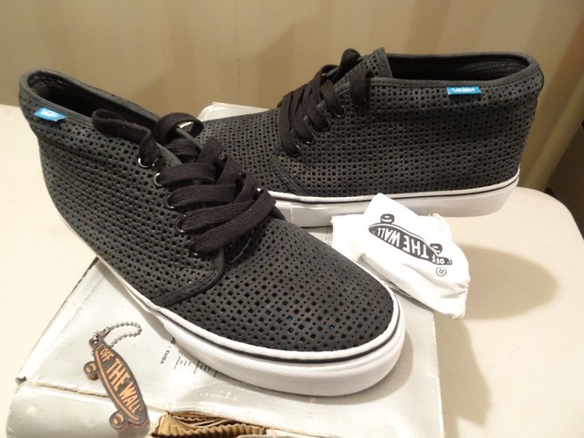 vans chukka boot on feet