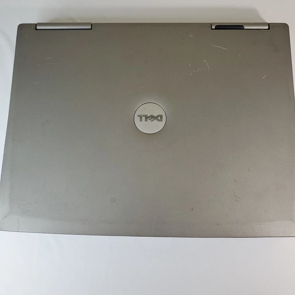 Laptop Dell Latitude D800 Intel Pentium M 1,60 GHz 256 MB de RAM para piezas o reparación Foto 2 de 4