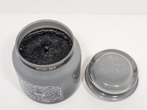 YANKEE CANDLE Witches Brew Spider Web 15.5 oz Jar Brand New - Picture 2 of 2