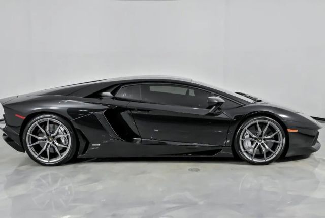 2015 Lamborghini Aventador LP 700-4