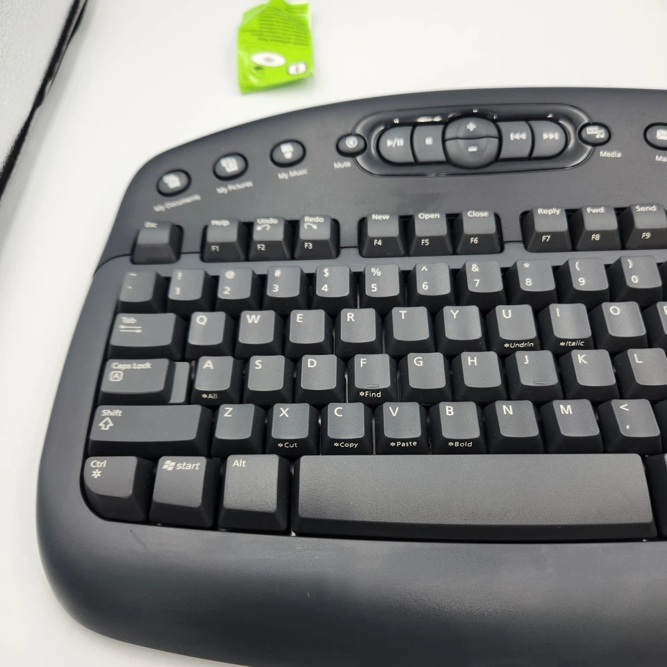 Microsoft Wireless MultiMedia Keyboard 1.1 & Optical Desktop Receiver 2.1 - Image 2 of 4