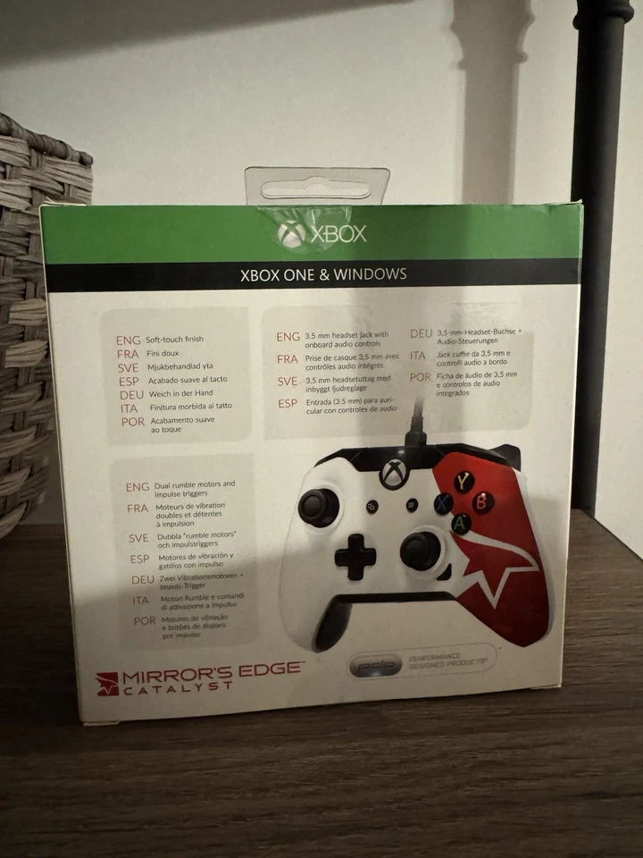 Mirror's Edge Official Wired Controller Limited Edition - Xbox One **BRAND NEW** - Image 2 of 4
