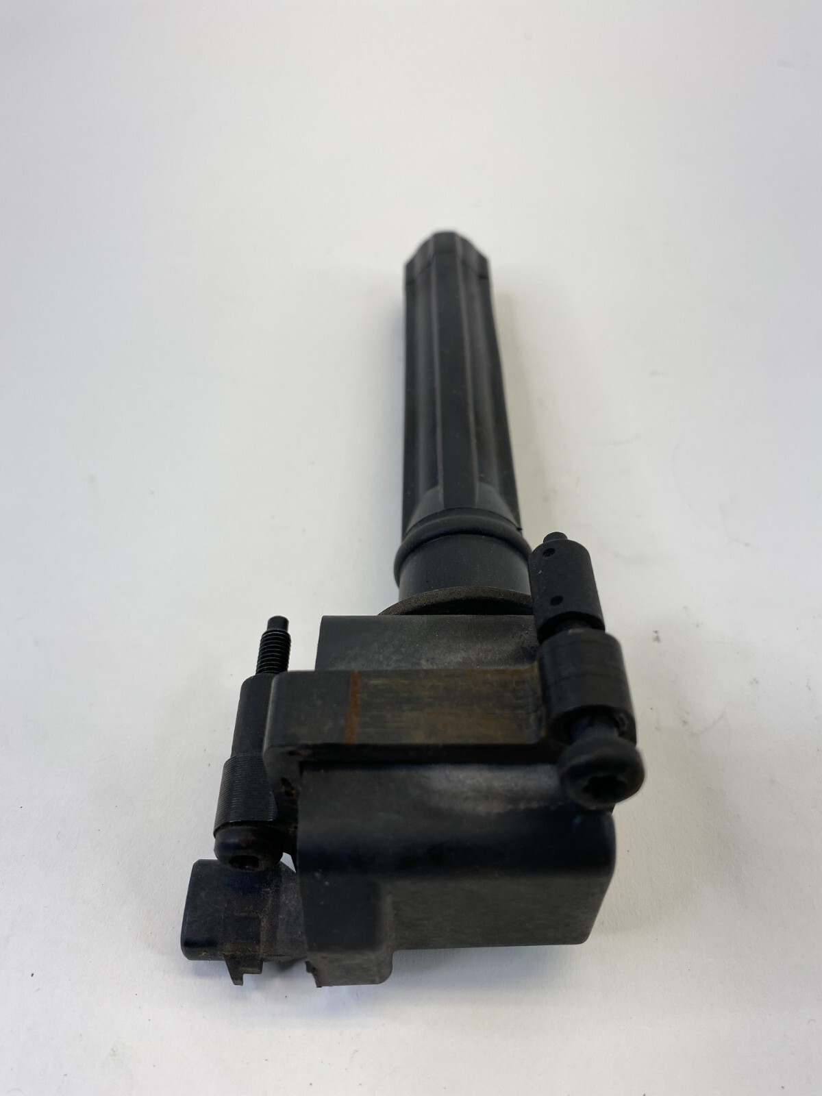 2005  05 Dodge Magnum 3.5L A/T Engine Direct Ignition Coil Igniter 04609088A OEM