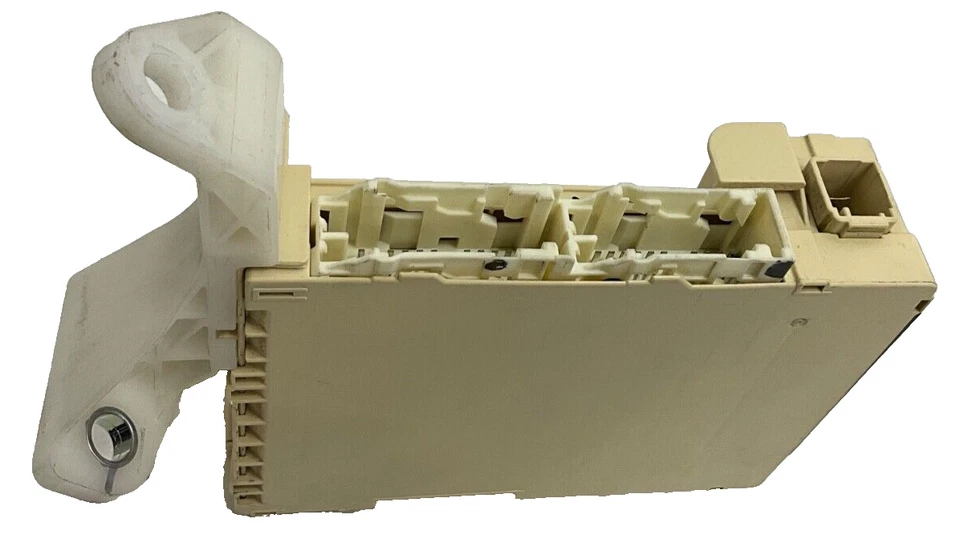 Toyota Camry 2012 conjunto de caja de bloques de conexiones OEM # 8273006752 Foto 3 de 4