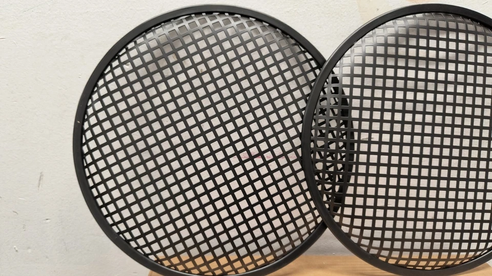 Par de parrillas gofreras de audio para el hogar o el automóvil Pyramid de 12" con accesorios de montaje Foto 2 de 4