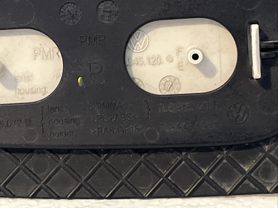 VW Touareg 2007-10 -- передний боковой правый отражатель -- изготовитель оборудования - Изображение 4 из 4