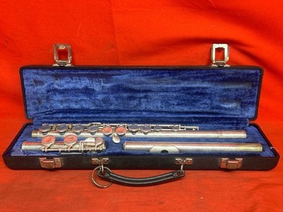 Gemeinhardt 2SP Silver Plated Flute Elkhart, IN SN: I52137 With Case (CP1122814)