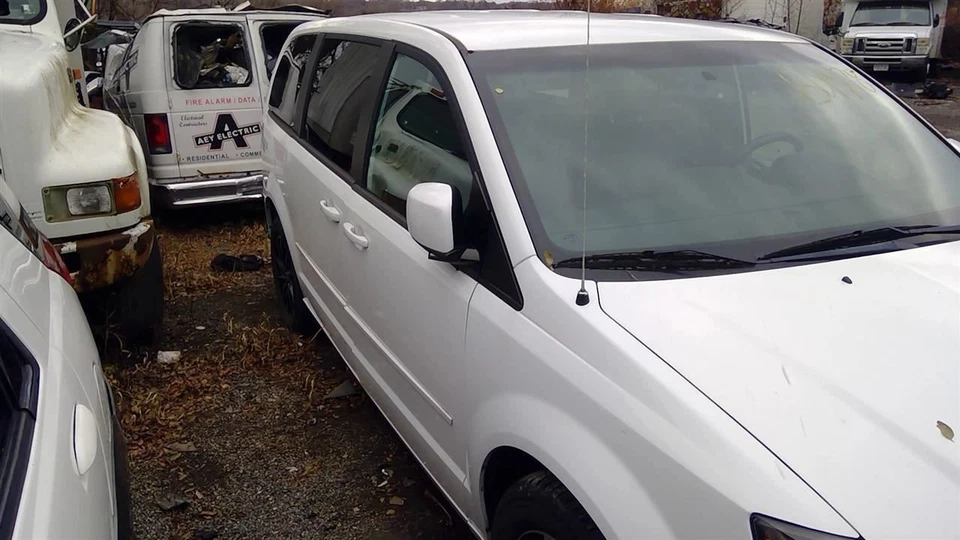 Alternator Fits 11-20 CARAVAN 2740425 - Image 2 of 4