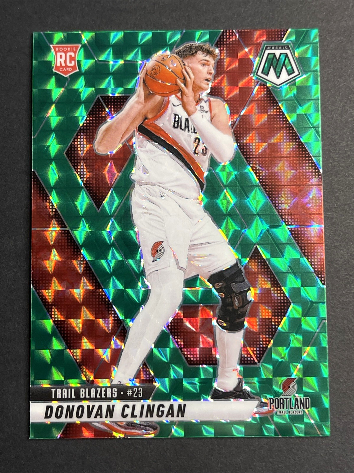 Donovan Clingan 2024-25 Panini Mosaic Green Mosaic Prizm RC #246 Trail Blazers