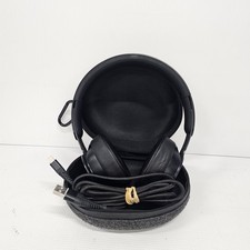 Beats Solo Pro Wireless Headphones as-is no audio no response from pwr button 