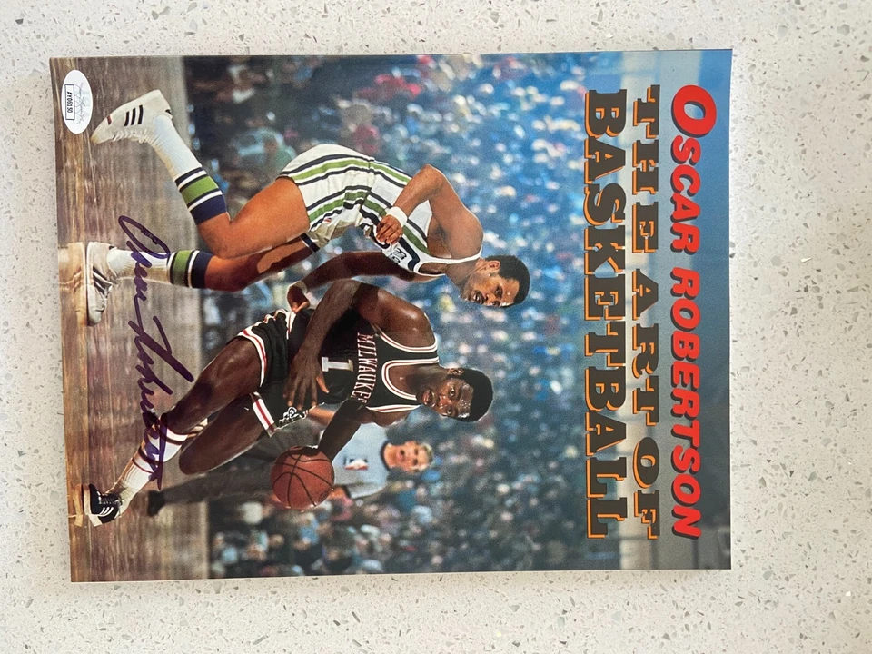 OSCAR ROBERTSON SIGNED THE ART OF BASKETBALL PAPERBACK BOOK CINCINNATI BUCKS JSA - Image 2 of 2