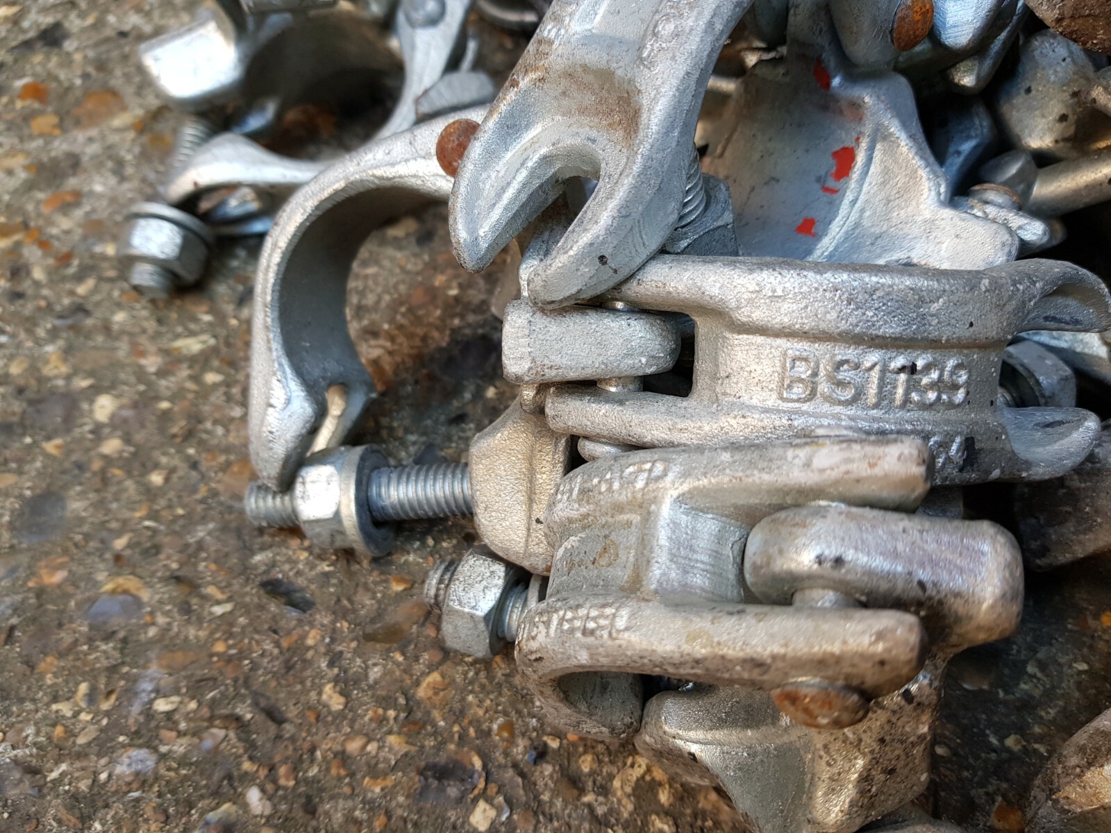 100 DROPPED DOUBLES/90s SCAFFOLD FITTINGS WITH BZP BOLTSinc vat