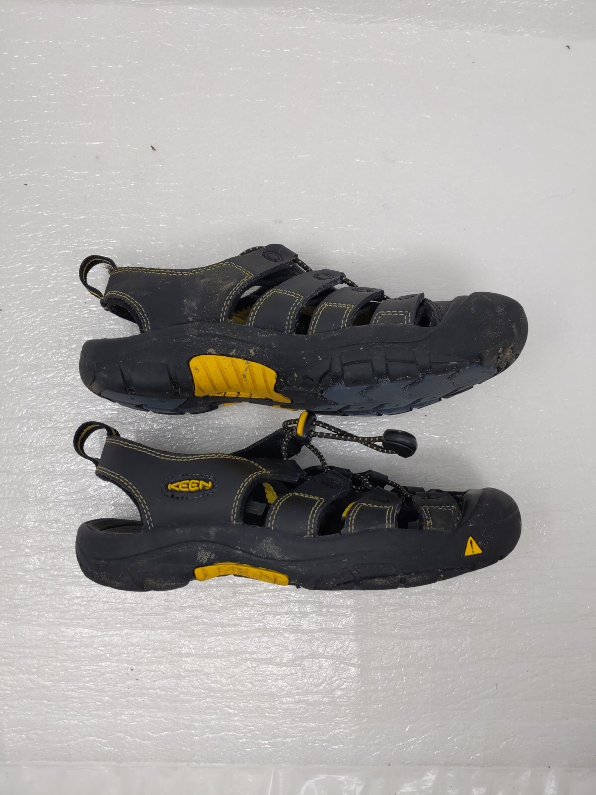 Sandali Keen Newport bambino nero giallo impermeabili scarpe da trail outdoor taglia 4