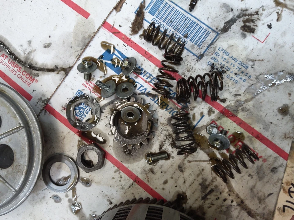 1971 Suzuki TS250 cesta de embreagem não inclui haste de pressão R - Imagem 4 de 4