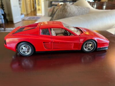 Red Ferrari Testarossa 1984 Bburago 1:18 Metal Model Great Condition