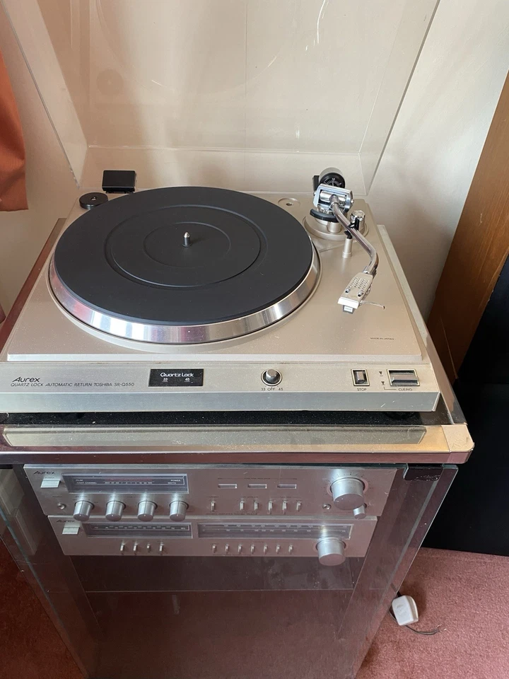 Toshiba SR-Q550 turntable with Aurex tuner and amplifier. Glass cabinet included - Image 3 of 4