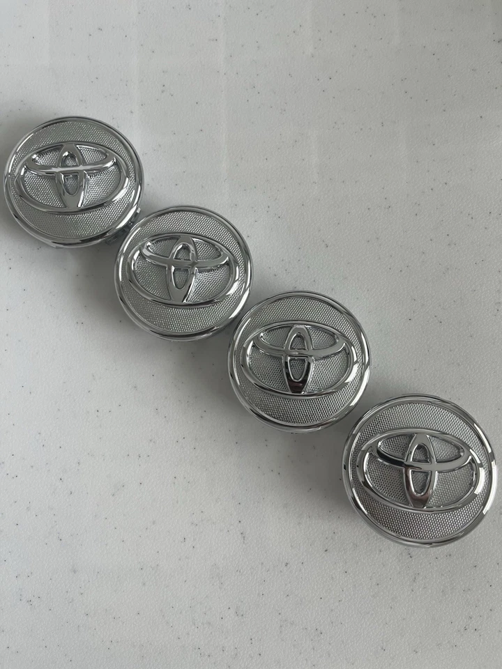 4 tampas de centro de roda logotipo cromado prata Toyota 57 mm compatível com Corolla Prius e Yaris - Imagem 4 de 4