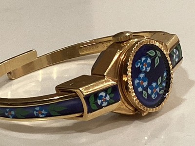 Vintage, montre bracelet Mortima mécanique.  Ton or.Or. Fleur bleu. Peekaboo