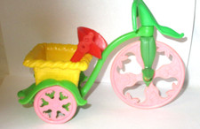 VINTAGE 1982 STRAWBERRY SHORTCAKE BERRY CYCLE TRICYCLE W/SEATBELT  BASKET gb3