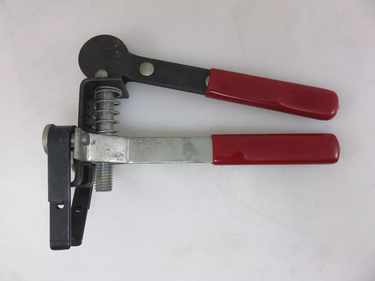 Lisle 16750 Valve Spring Compressor Tool On The Car Made In USA