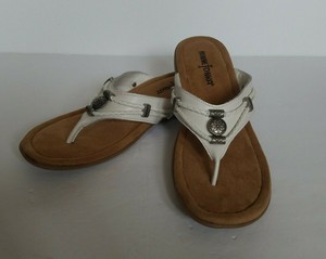 Minnetonka Womens Sandals Size 8 Silverthorne Thong White Leather Metal Details | eBay