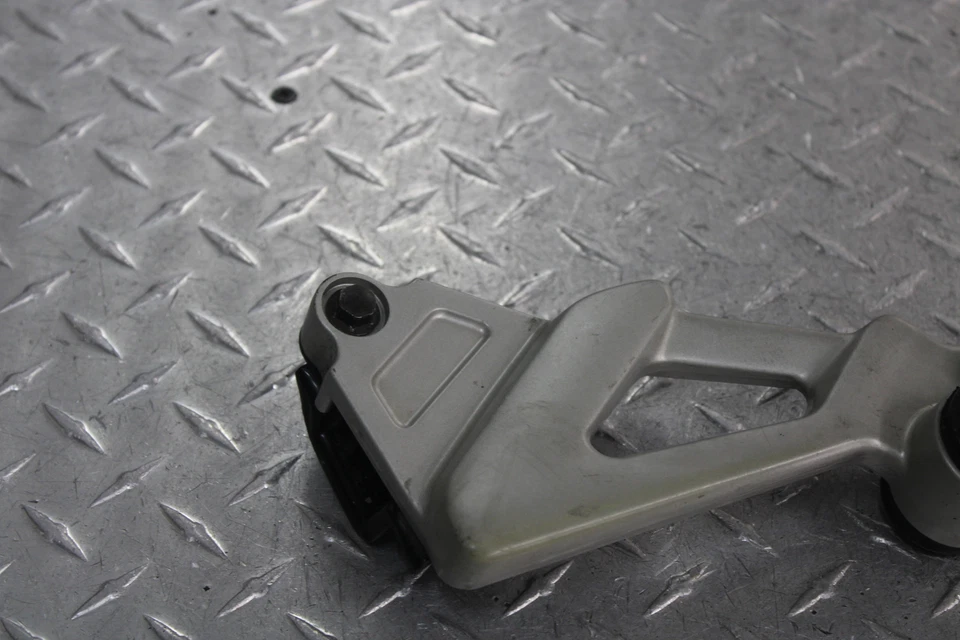 Kawasaki Ninja ZX11 ZX1100D 1993 clavija trasera izquierda pasajero 35011-1635-VZ Foto 2 de 4