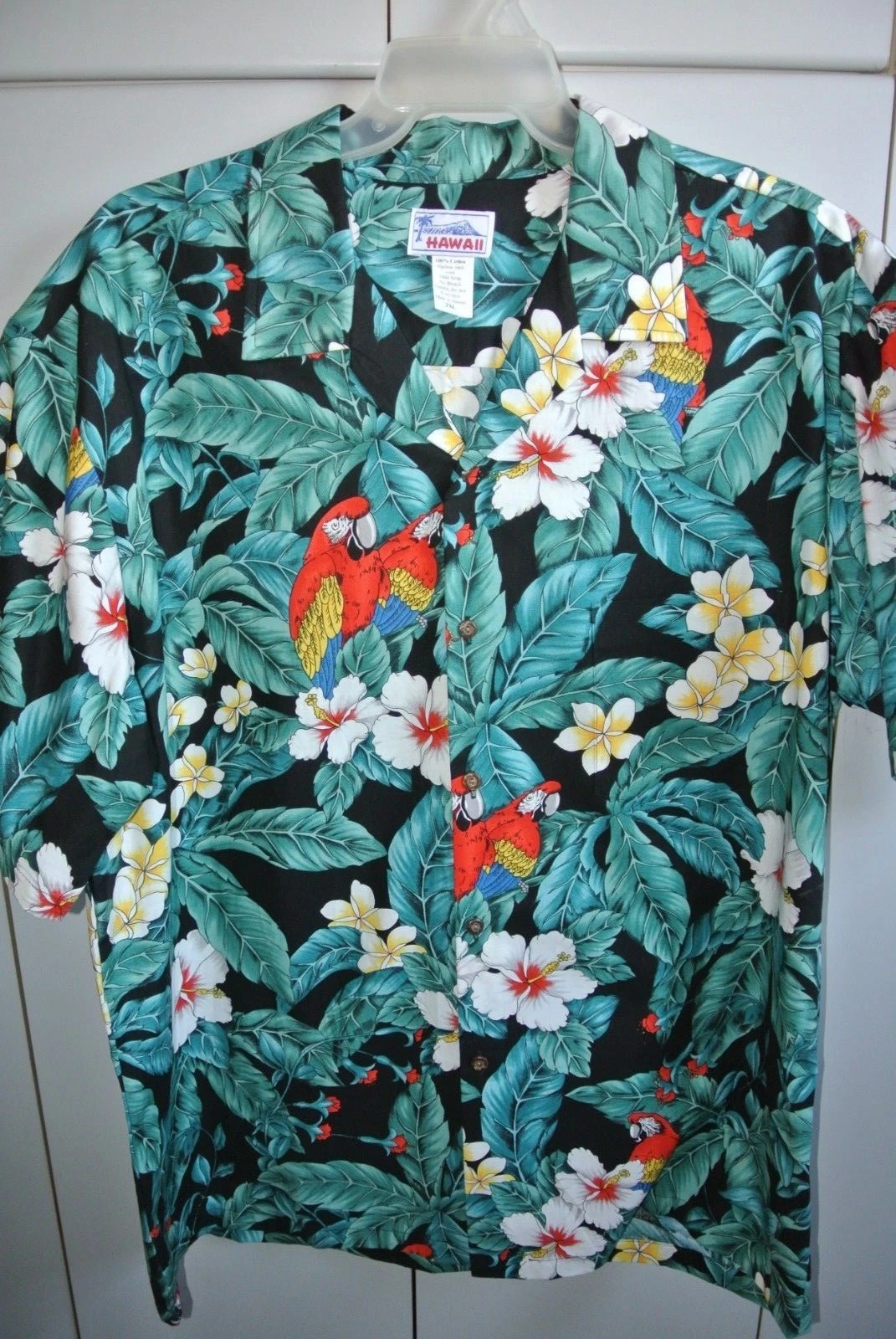 Hawaii Mens 2XL Colorful Parrots in Plumeria Trees on Black/NWOT