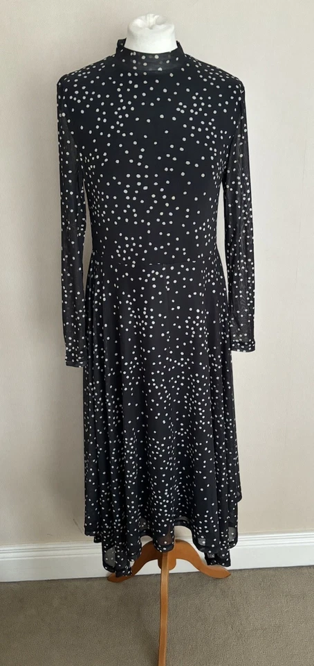 Vestido midi FAB Como Nuevo Terciopelo Gris Blanco Estampado Malla Dobladillo Talla 12 En muy buena condición Foto 2 de 4