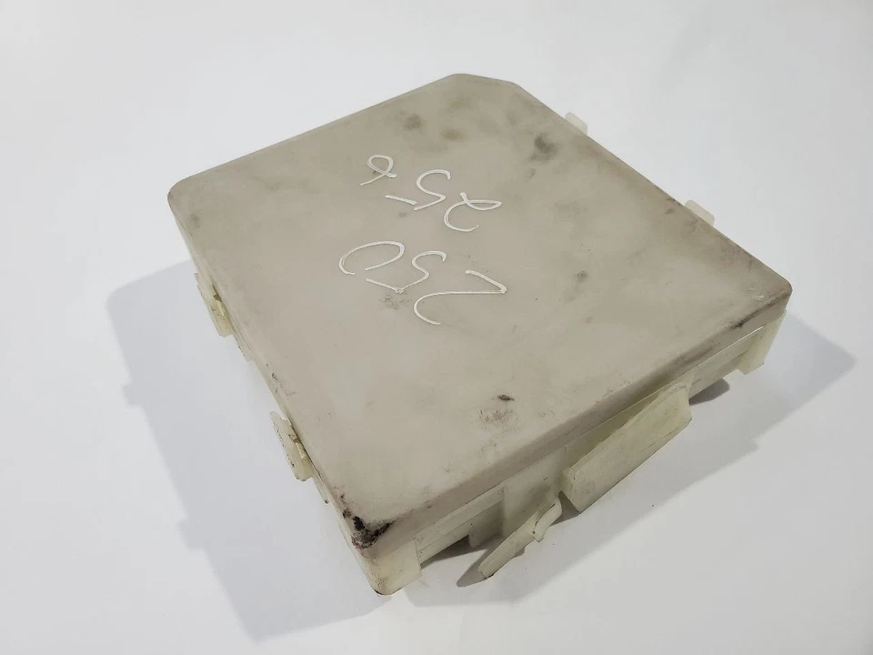 2004 2005 2006 Nissan Titan OEM Fuse Box 5.6L 284b67s002 - Image 2 of 4